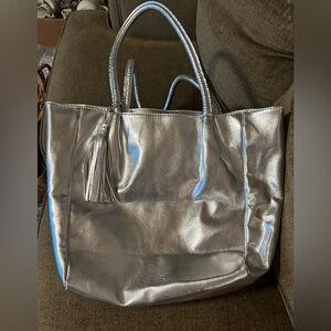 Silver Tote bag w/tassel and snap closure